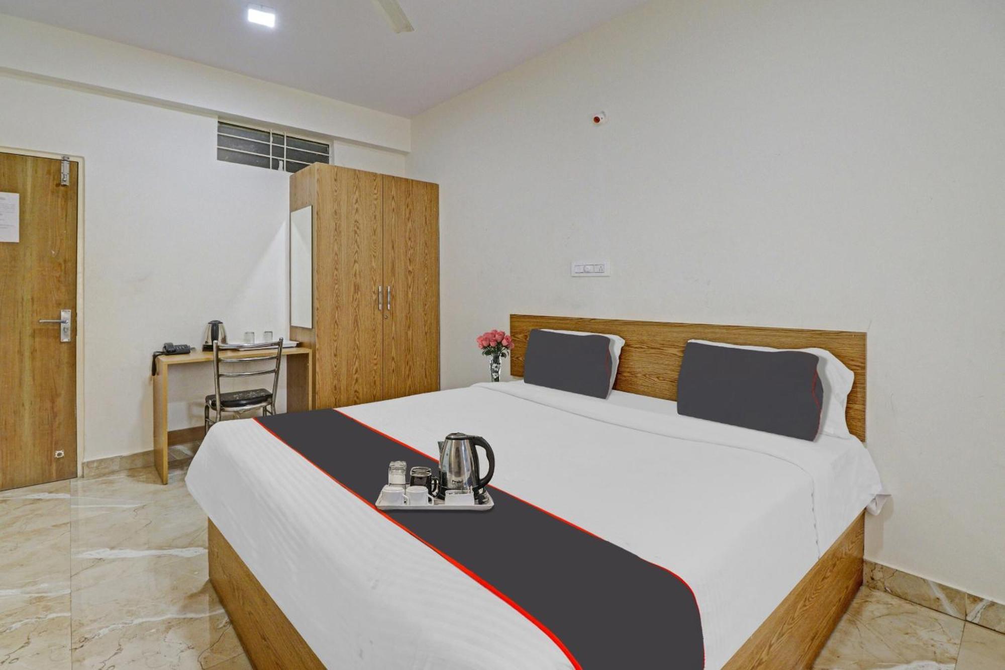 Flagship Sri Sai Comforts Hotel Bangalore Exterior foto