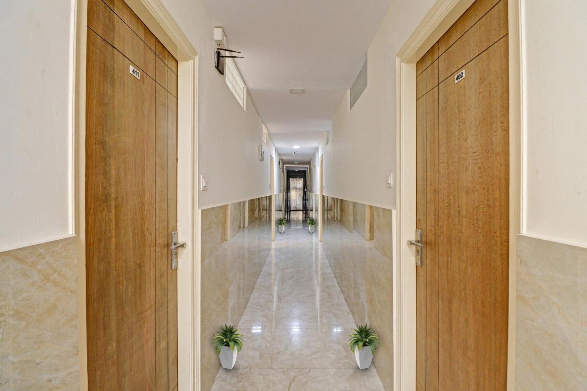 Flagship Sri Sai Comforts Hotel Bangalore Exterior foto