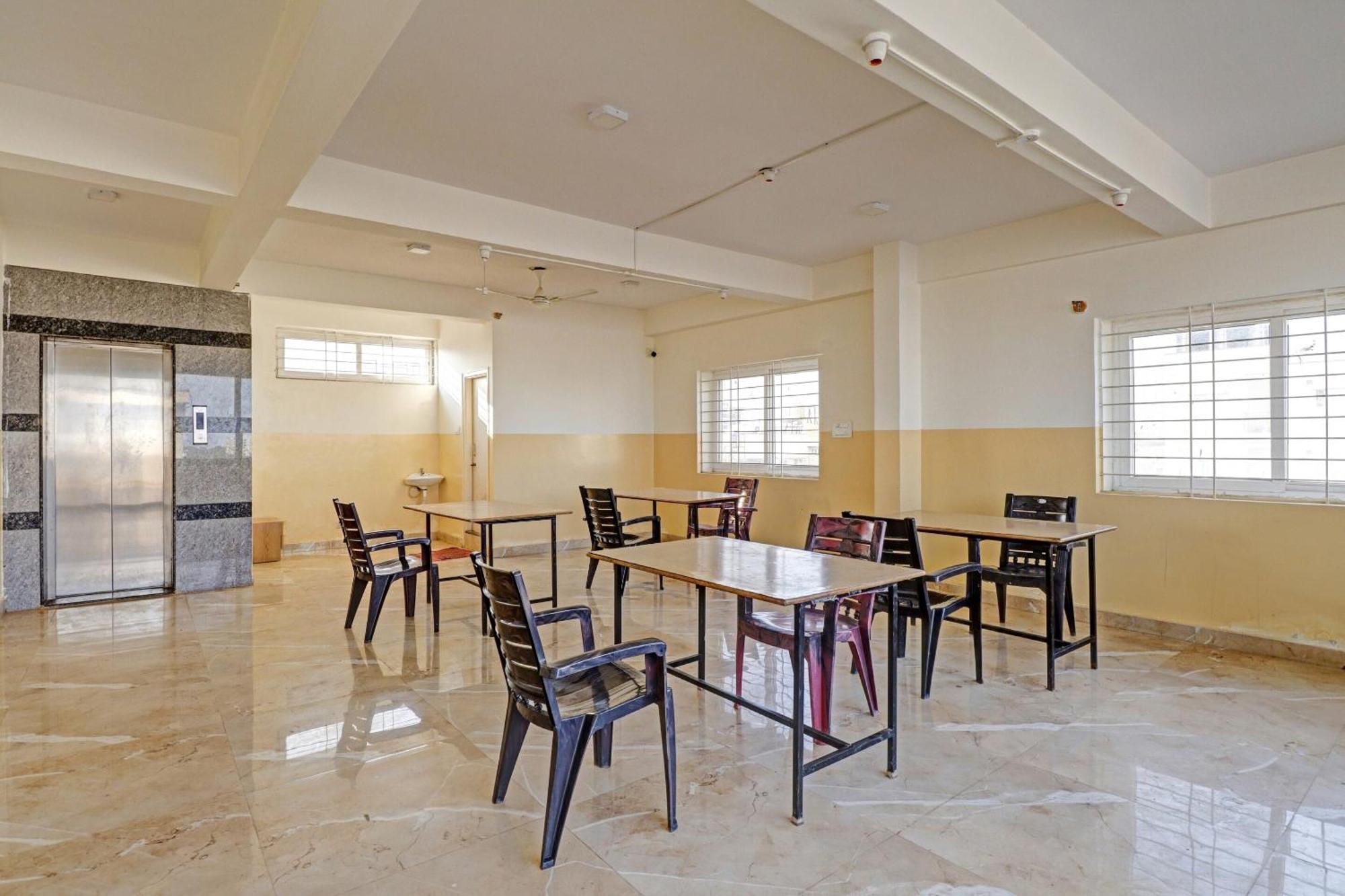 Flagship Sri Sai Comforts Hotel Bangalore Exterior foto